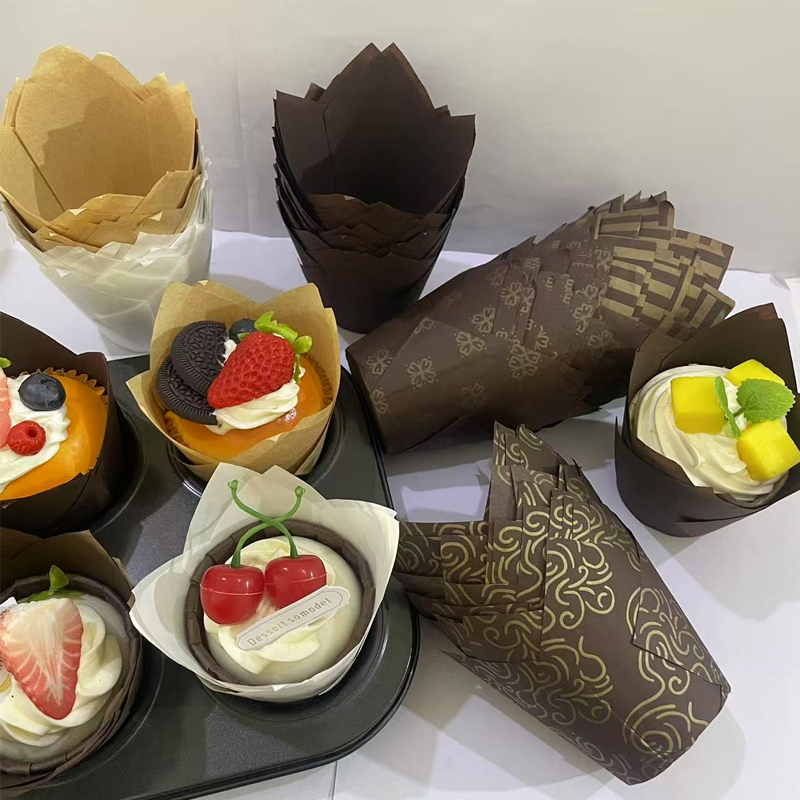 Kitchen Baking Paper - 50個/100個/200個のチューリップケーキペーパーカップ、耐熱性と耐油性のベーキングカップ、結婚式、誕生日、ティーパーティー、クリスマス、バレンタインデー、母の日、卒業式などに適しており、家庭でのベーキングに不可欠です。